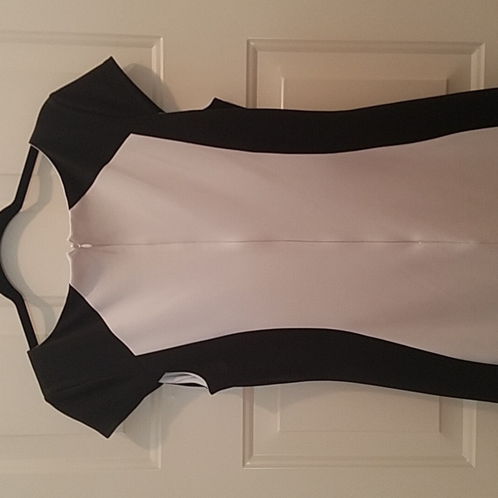 STUNNING Blk/Wht Studded Dress - Picture 5 of 6